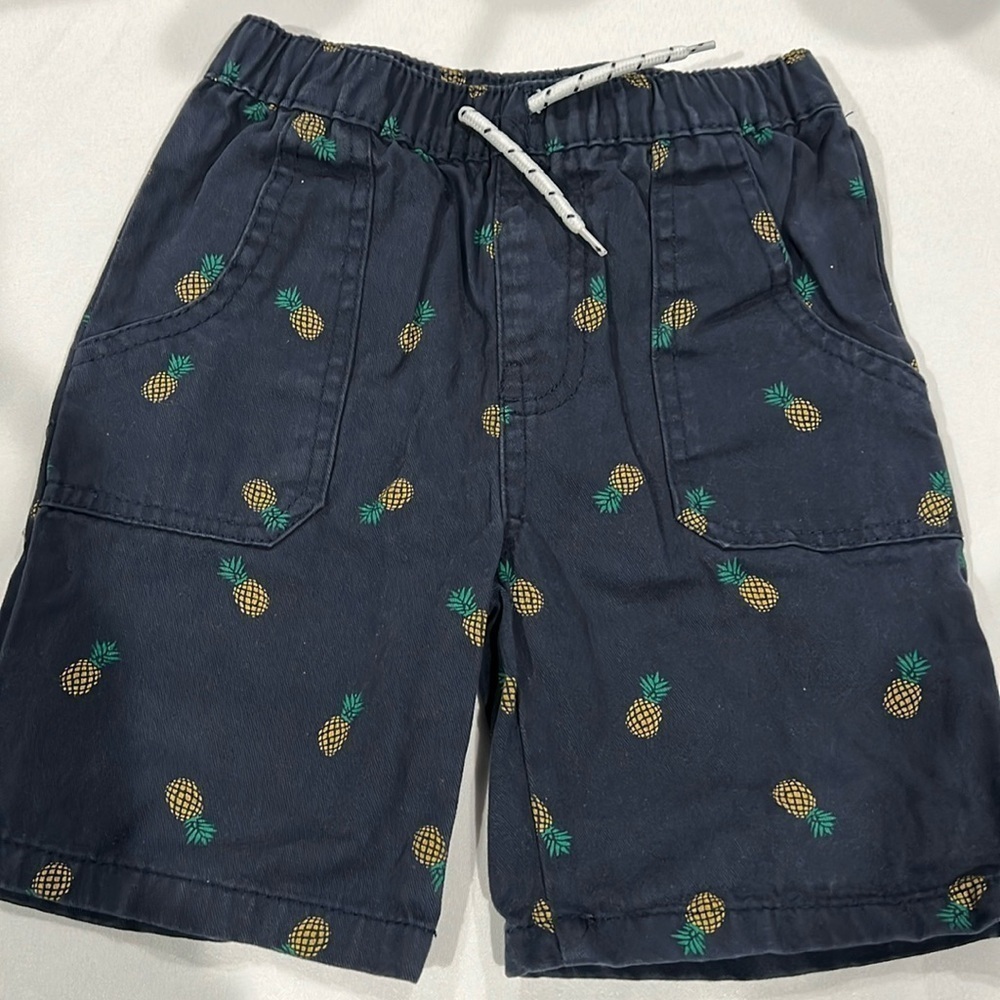 Kenneth Cole boys shorts. Size 4.